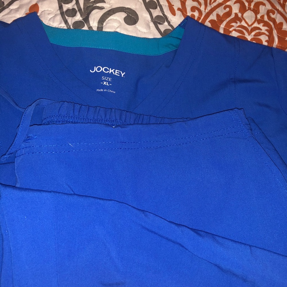 Scrub set